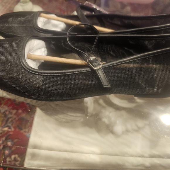 New womans size 12 flats( Memory foam) - Picture 6 of 8